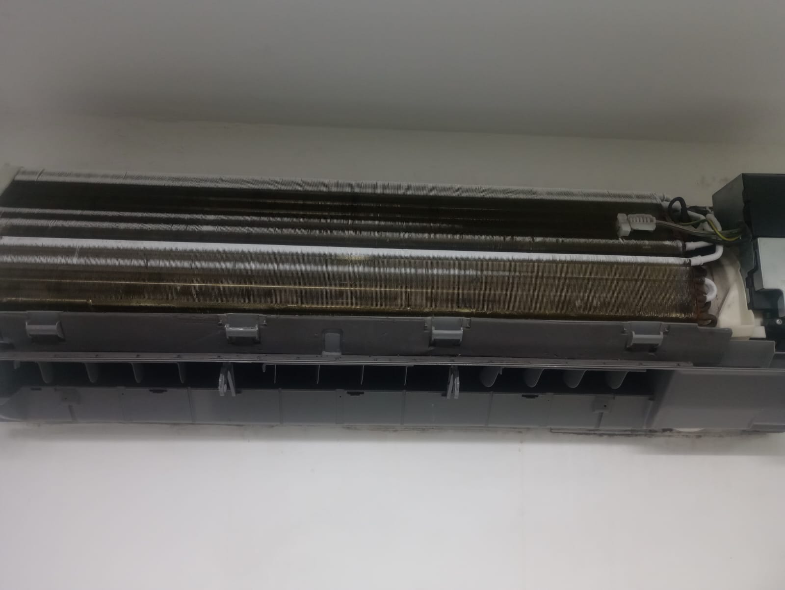 Leia mais sobre o artigo Ar Puro o Ano Inteiro: A Limpeza do Ar Condicionado é Essencial, Mesmo sem Fazer Aquele Calor no Rio